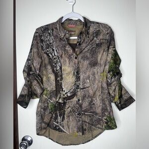 Women Magellan camo packable Vented roll tab sleeve hunting top S